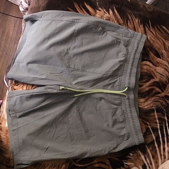 Gap Mens 7" Inseam Gray Easy Shorts Drawstring Pull On Elastic Waistband - Picture 2 of 8